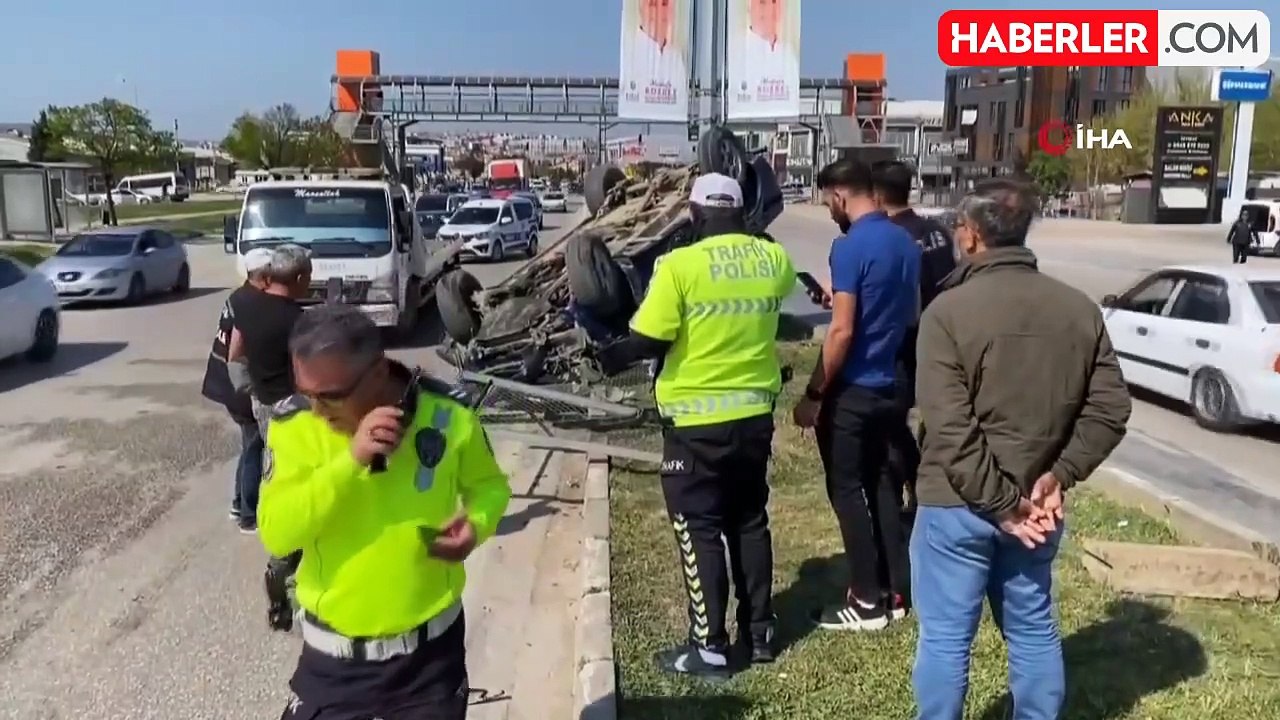 Düz yolda takla atan kamyonet kamerada