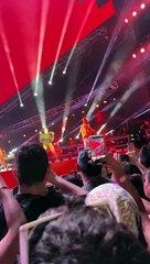 ¡Arcángel pierde el control y agrede a su DJ!