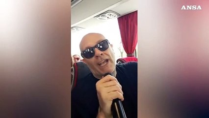 Max Pezzali organizza un "tour" tra le discoteche abbandonate