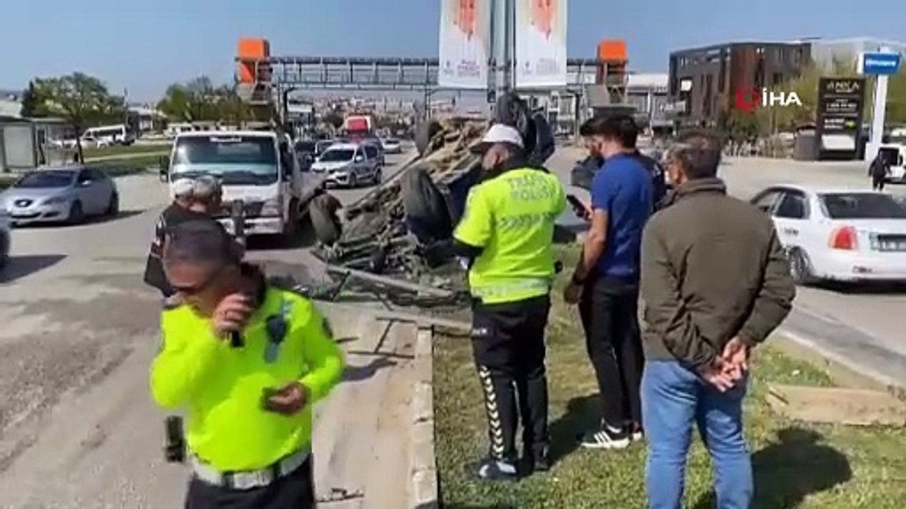 Düz yolda böyle takla attı!