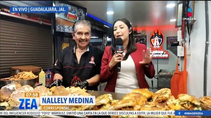 Nallely Medina desayuna en el mercado San Juan de Dios en Guadalajara