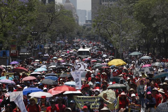 Sin respuestas concretas a demandas : CNTE tras reunión con AMLO