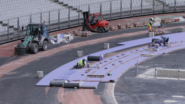 JO-2024: la piste d'athlétisme s'habille de violet Une couleur qui détonne dans une enceinte sportive.