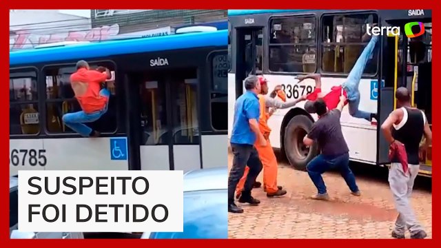 Homem fica pendurado em janela de ônibus após assediar mulher e tentar fugir
