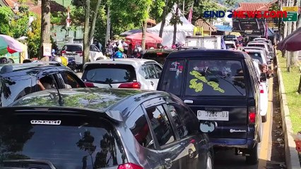 Lalu Lintas Menuju Kawasan Wisata Ciwidey Padat, Antrean Kendaraan Terjadi hingga 2 Kilometer