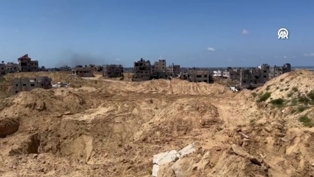 İsrail ordusu Han Yunus'ta bulunan bir mezarlığı buldozerlerle talan etti