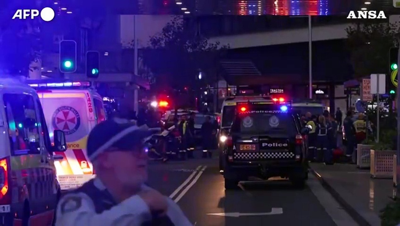 Attacco in un centro commerciale a Sydney, persone accoltellate: diversi morti