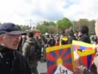 Tibétains dvt Trocadéro le 07-04-2008