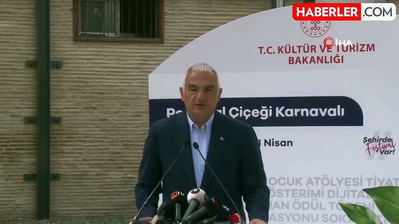 Bakan Ersoy: 'Adana'da bin, Türkiye geneli 40 bin sanatçı katılacak' Türkiye Kültür Yolu Festivali başladı