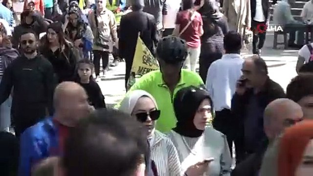 Bin kilometre pedal çevirip Bursa'ya geldiler! 3 bin kilometre daha gidecekler