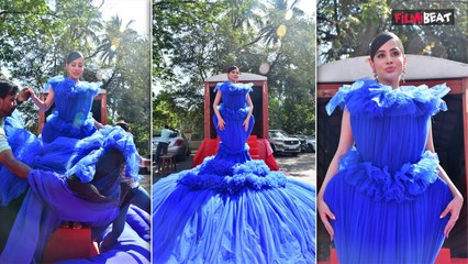 下载视频: Urfi Javed की 100 Kg की Dress देख लोगों के उड़े होश, ! Urfi 100 Kg dress Video viral! FilmiBeat