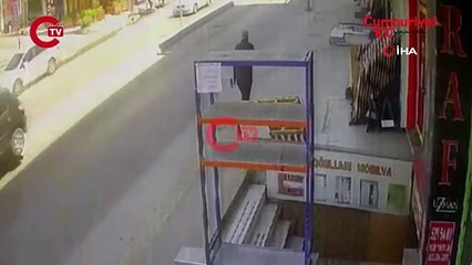 Ümraniye’de virajı alamayan otomobil karşı şeride geçti