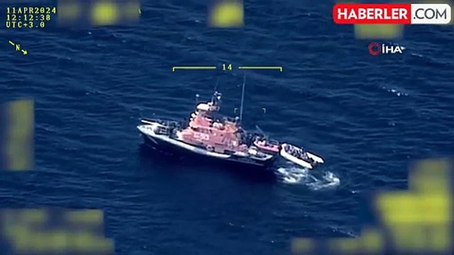 Yunanistan tarafından denize bırakılan göçmenler kurtarıldı