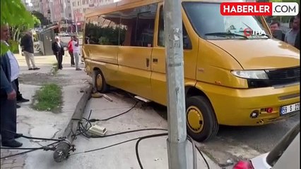 El frenini çekmeyi unutunca 3 araca çarptı