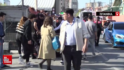 İstanbul Küçükçekmece'de motosiklet yayaların arasına daldı