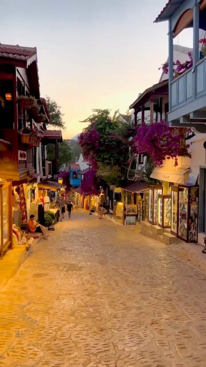 LES PLUS CHARMANTES ruelles de Kas en Turquie [@mustafaozsayann]