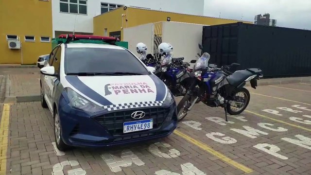 Homem é preso com armas de fogo após manter a esposa em cárcere privado