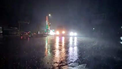 Weather report : रात को मौसम पलटा, बारिश ने भिगोया, फसलों को नुकसान