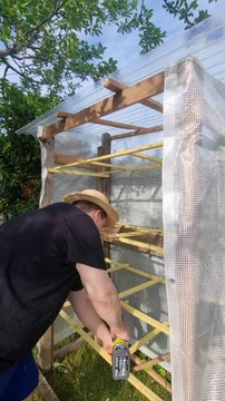 Je construit une serre avec du bois de récupération Ep3 ! #DailySeMetAuVert ! (Exclusivité Dailymotion)