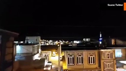 ビデオ：イランのドローンがイスラエルに向かっているとされる動きを示す