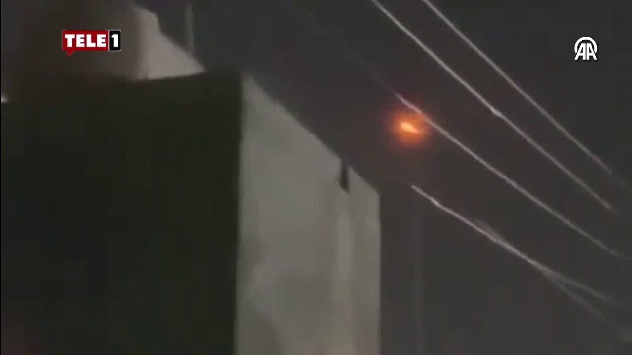 İran devlet haber ajansı İRNA, isimsiz kaynaklara dayandırdığı haberinde İran’ın İsrail’e balistik füze saldırısı başlattığını öne sürdü