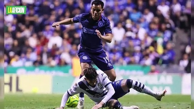 Carlos Salcedo sorprende con un momento muy bizarro, ¿Qué le pasó al defensor del Cruz Azul?
