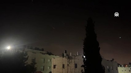 Kudüs'e ulaşan İran İHA'larının hava savunma sistemi tarafından imha edilişi görüntülendi