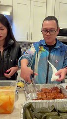 Lệ Quyên vào bếp làm món bún chả nem cua bể Hà Nội đãi Thanh Thảo  ở Mỹ