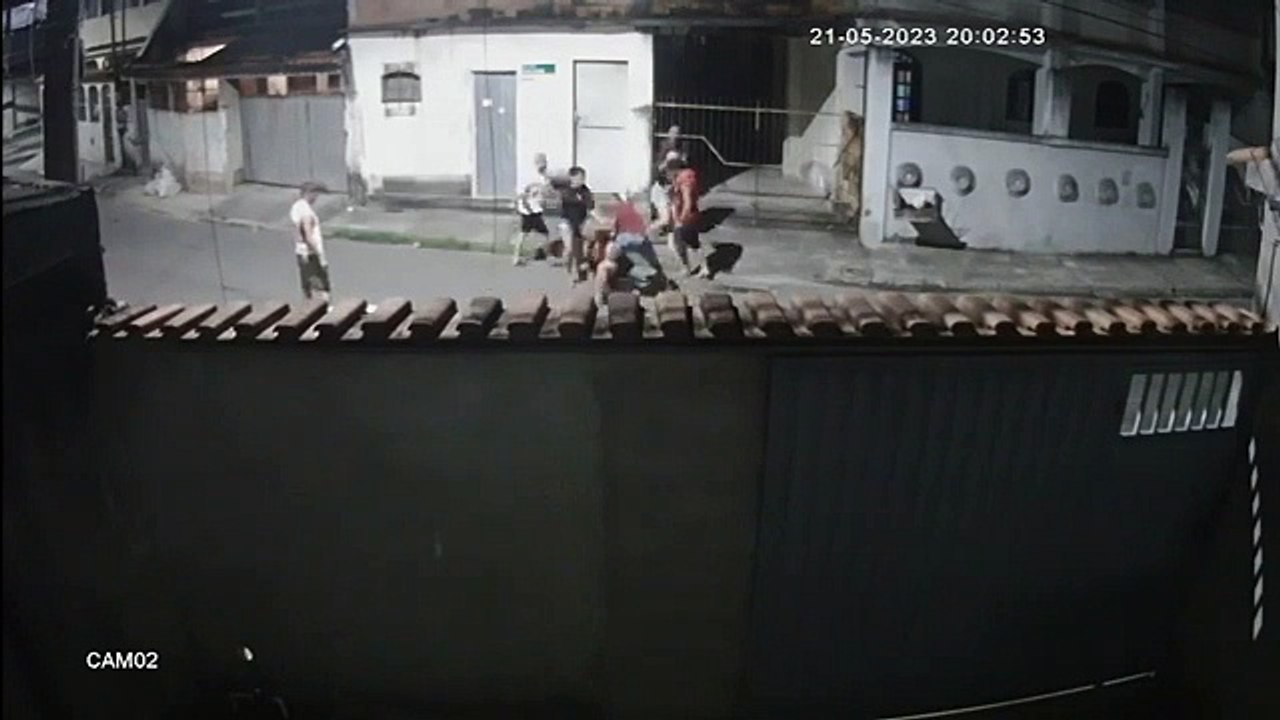 confusão na Rua Santa Terezinha/Andre Carloni /Serra E.S Câmera01as 20:00 até 20:05 Data 21/05/2023