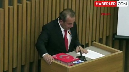 CHP'li Tanju Özcan, yeni dönemde de Kur'an-ı Kerim'e el basarak yemin etti