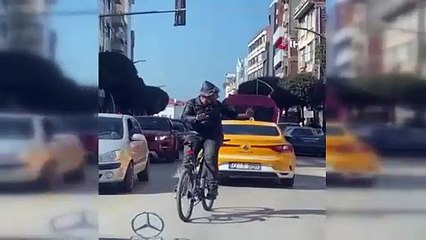 Vatandaş gözlerine inanamadı! Bunu da gördü bu gözler! Karşınızda şehirli Nasreddin Hoca!