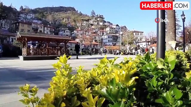 Sakin şehir Göynük'e tatilci akını - Fatih Sultan Mehmed'in hocası Akşemseddin Hz. Türbesi'ne yoğun ilgi