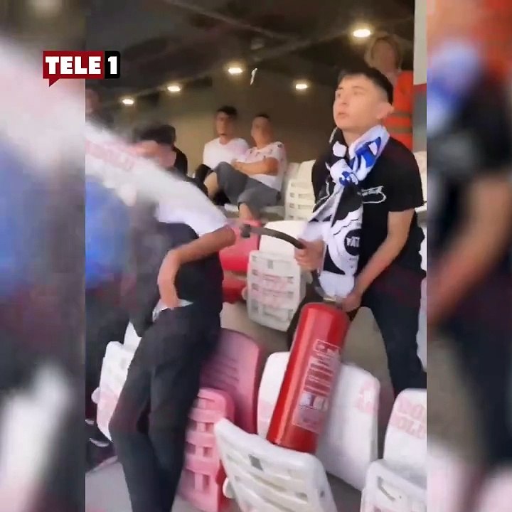 İzmir'de taraftar terörü! Altaylı seyirci sahaya yangın tüpü sıktı