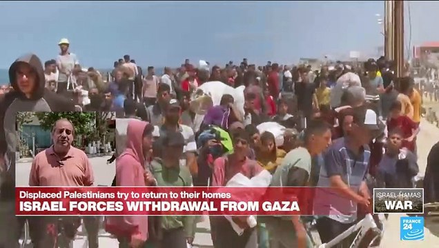 Displaced Palestinians flood road to return to northern Gaza