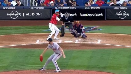 ¡Luis Arráez conecta hit con un picheo en el piso!