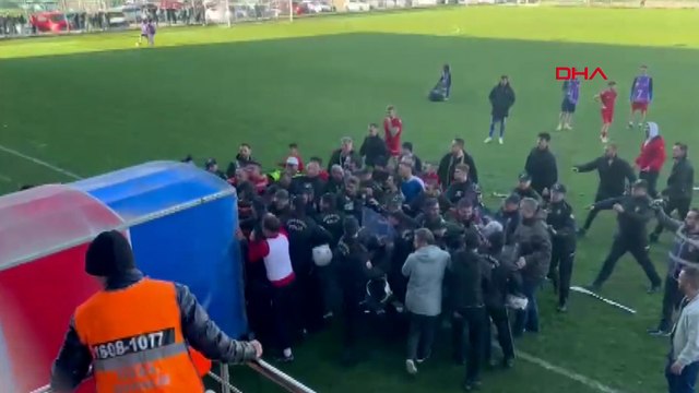 TFF 3. Lig'de futbolcular arasındaki kavgaya polis müdahale etti
