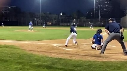 Ricky Martín presume el talento de su hijo para el béisbol.