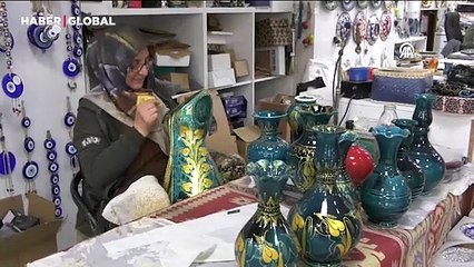 Ünlü çini ve porselenlerin satışa sunulduğu çarşıya ziyaretçi akını