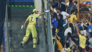 MS Dhoni gives ball back to young fan after hitting Hat-Trick Sixes | MS Dhoni Hattric Six Video