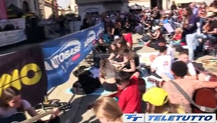 Video News - 1000 chitarre in piazza Loggia