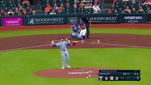 ¡José Altuve la sacó por todo el jardín derecho contra los Rangers!