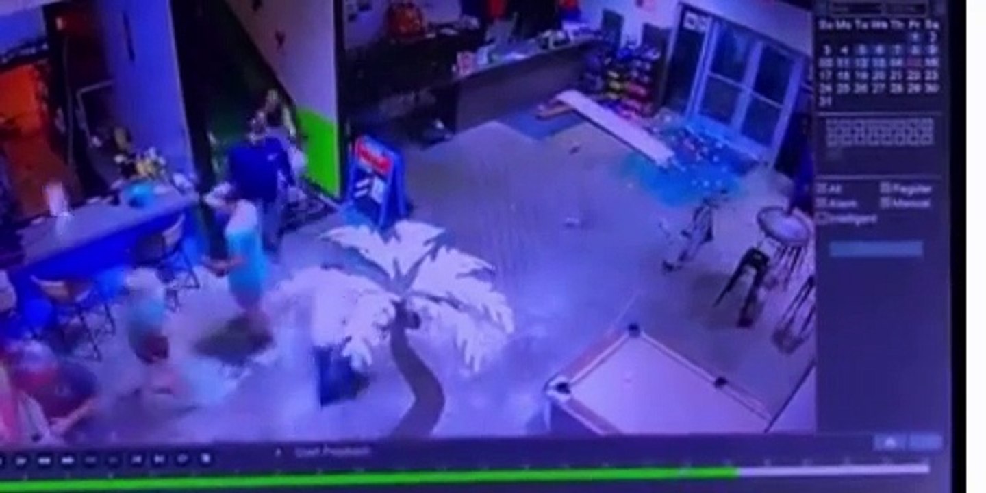 tornado_hits_mulligans_golf_center-