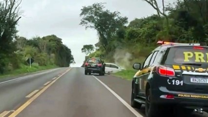 Adolescente capota carro carregado com quase 600kg de maconha; veja