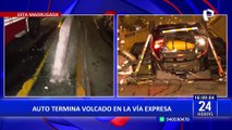 Auto termina volcado en la Vía Expresa y deja tres heridos