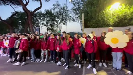 Una rappresentanza dell'Istituto comprensivo di Torregrotta alla trasmissione "Viva Rai2" di Fiorello