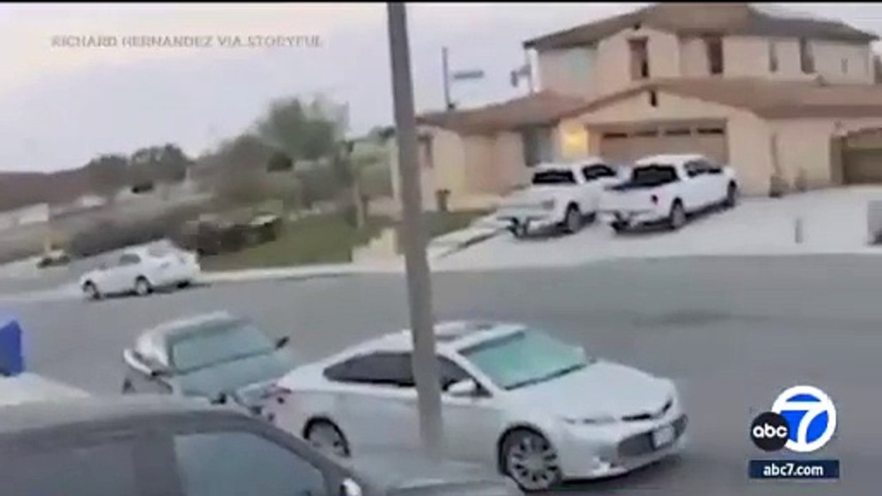 Ô tô bay vào gara