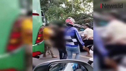 Viral! Detik-Detik Kru Bus dan Pengemudi Mobil Adu Jotos di Jalan Bojonegoro