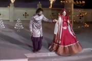 दुल्हन बनीं Kriti Sanon, गंगा किनारे रणवीर का हाथ थामे Video हुआ वायरल