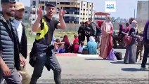Cientos de familias desplazadas tratan de regresar al norte de Gaza entre advertencias de Israel