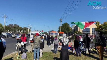 Protesters block entrance to weapons company in Canberra